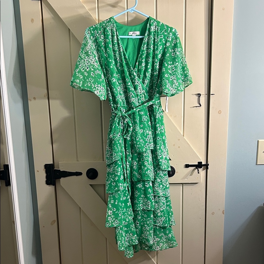 Sandra Darren Green Floral Faux Wrap Dress size 8P
